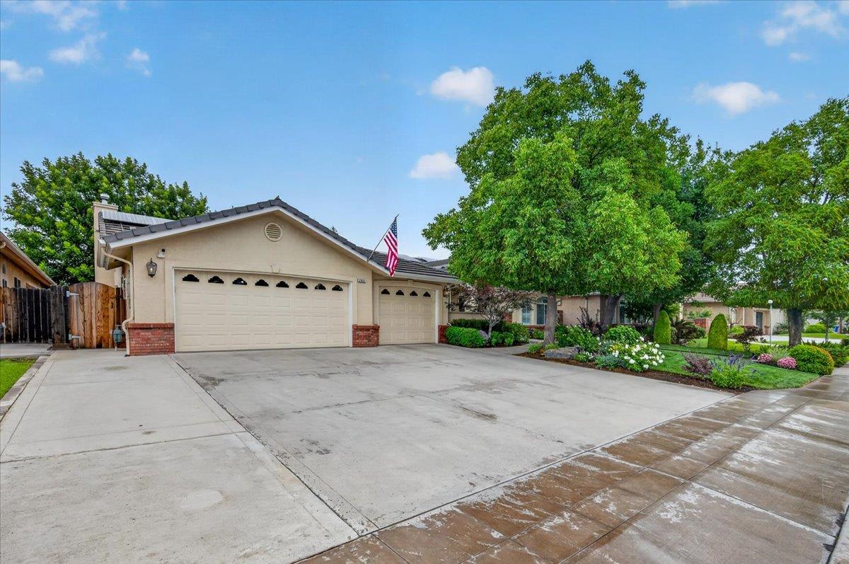 2831 Indianapolis Ave, Clovis, CA 93611
