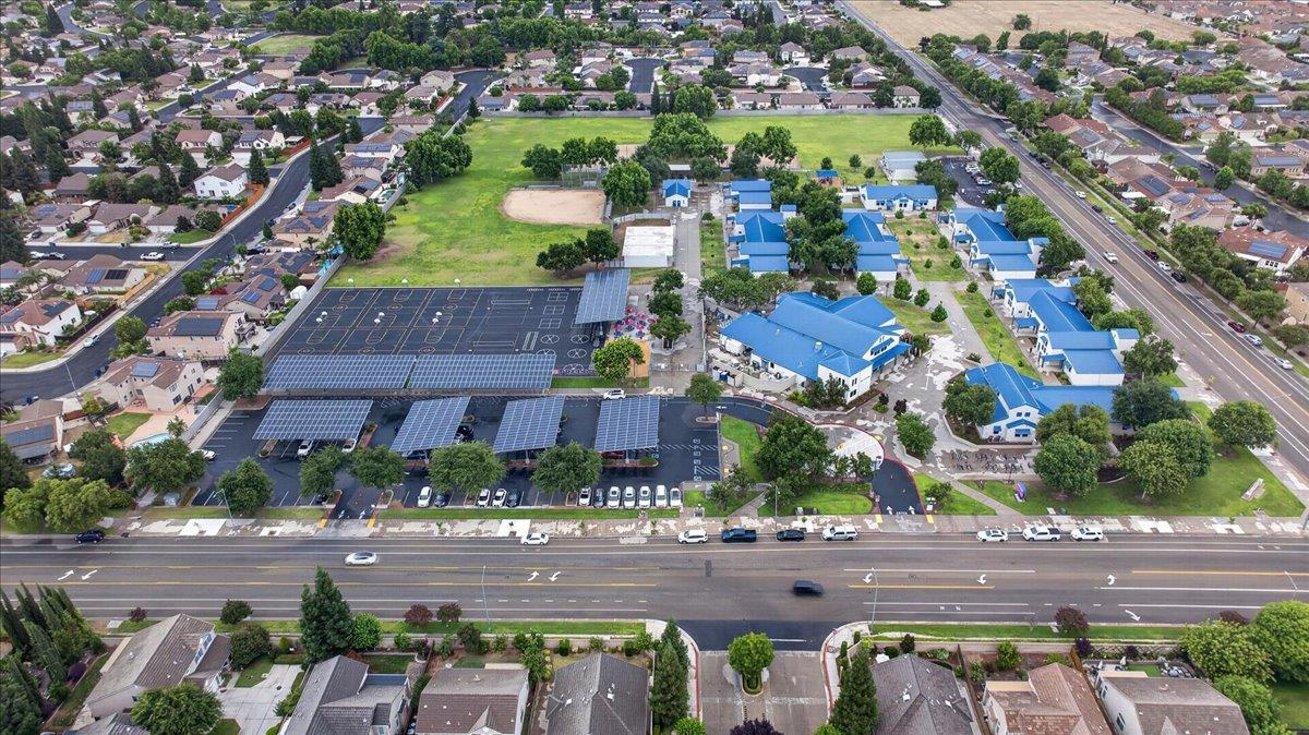 2831 Indianapolis Ave, Clovis, CA 93611