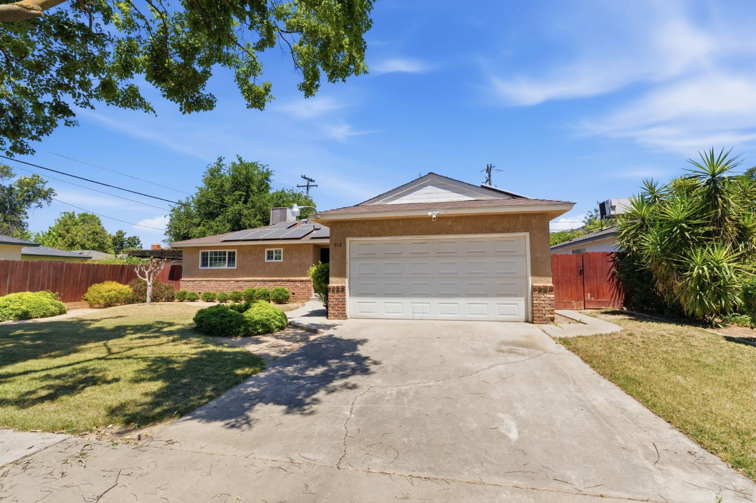 712 E San Ramon Ave, Fresno, CA 93710
