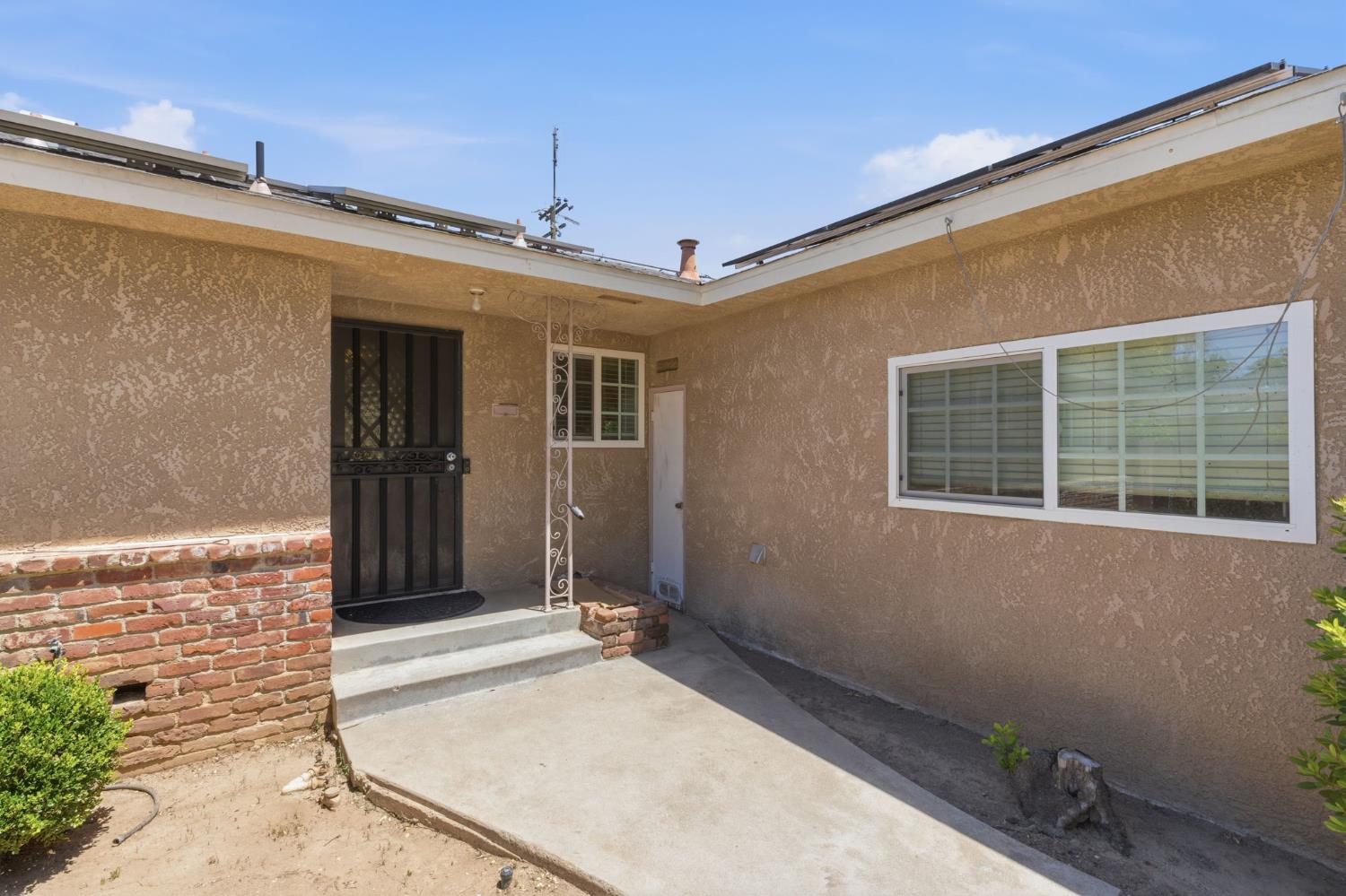 712 E San Ramon Ave, Fresno, CA 93710