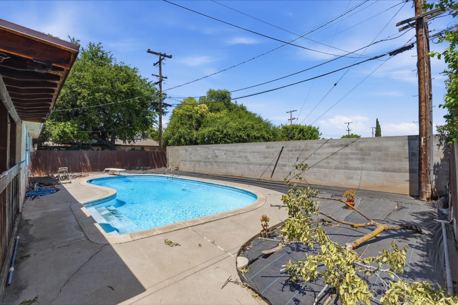 712 E San Ramon Ave, Fresno, CA 93710