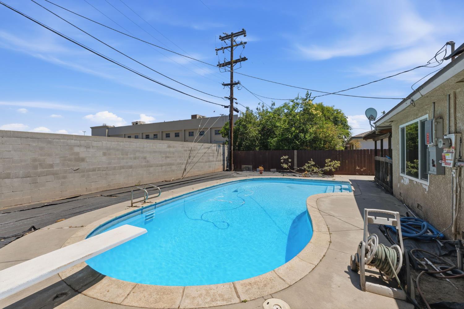 712 E San Ramon Ave, Fresno, CA 93710