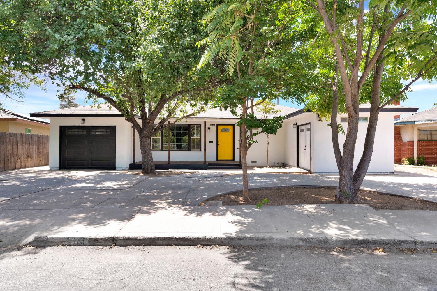 4416 E Curran Dr, Fresno, CA 93703