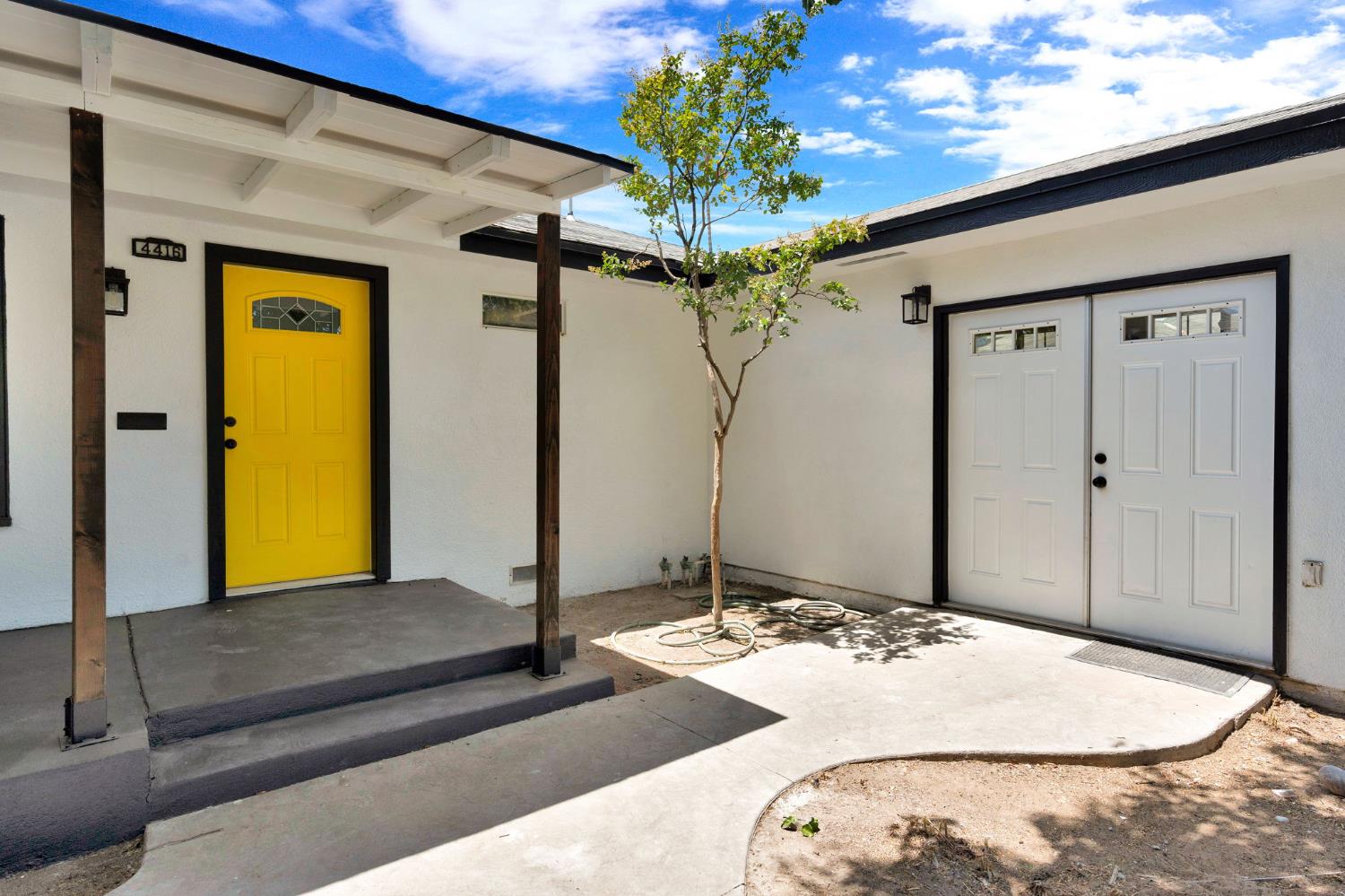 4416 E Curran Dr, Fresno, CA 93703