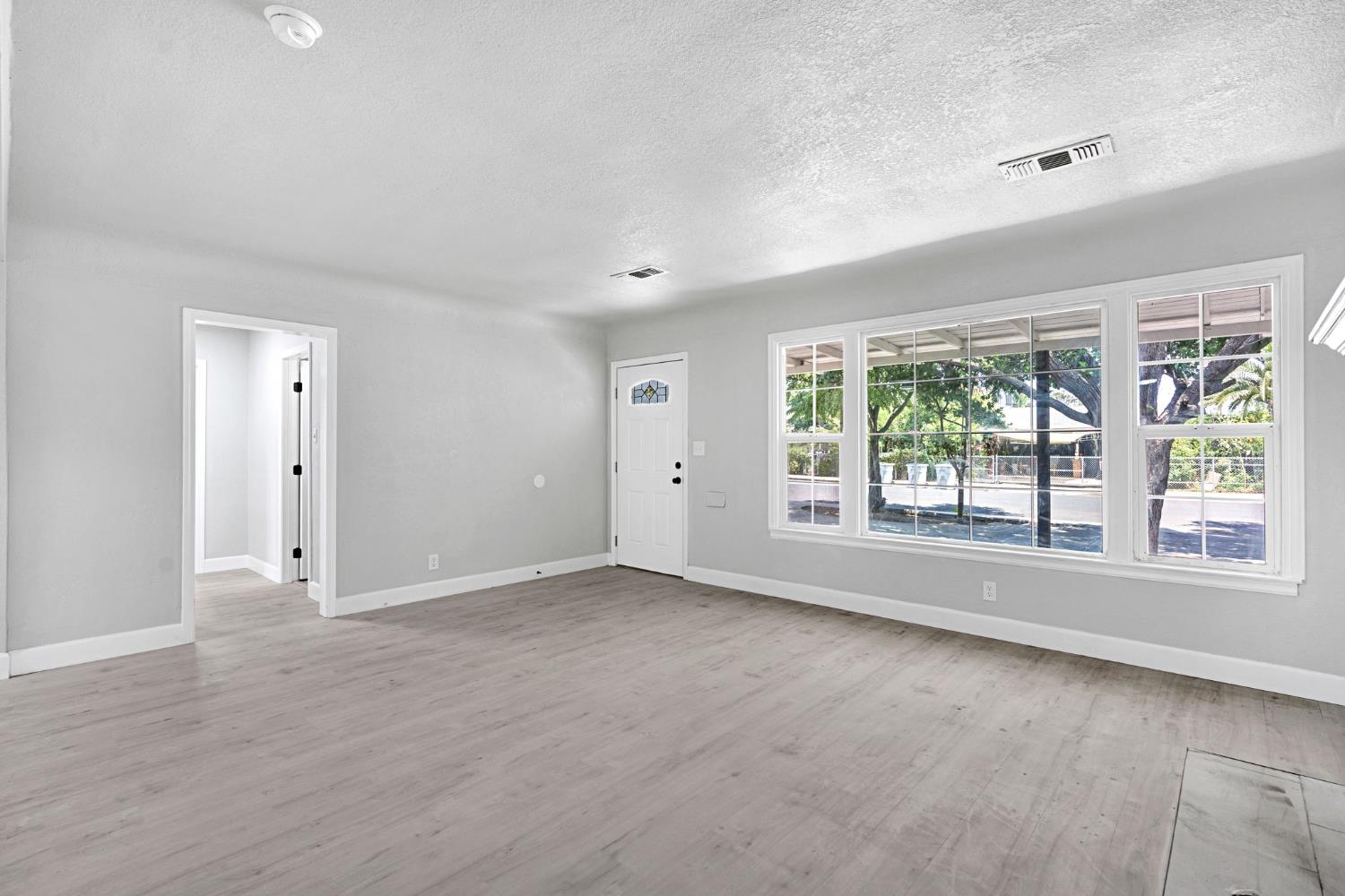 4416 E Curran Dr, Fresno, CA 93703
