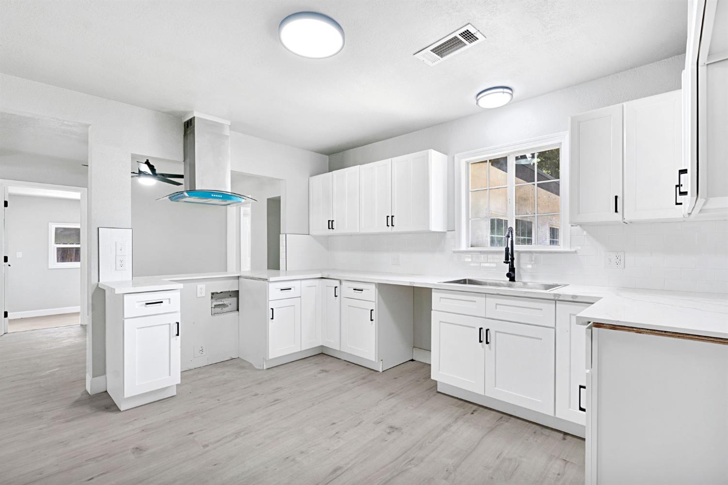 4416 E Curran Dr, Fresno, CA 93703