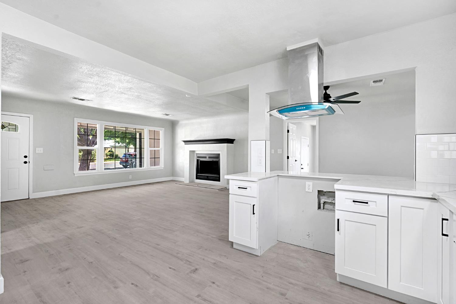 4416 E Curran Dr, Fresno, CA 93703