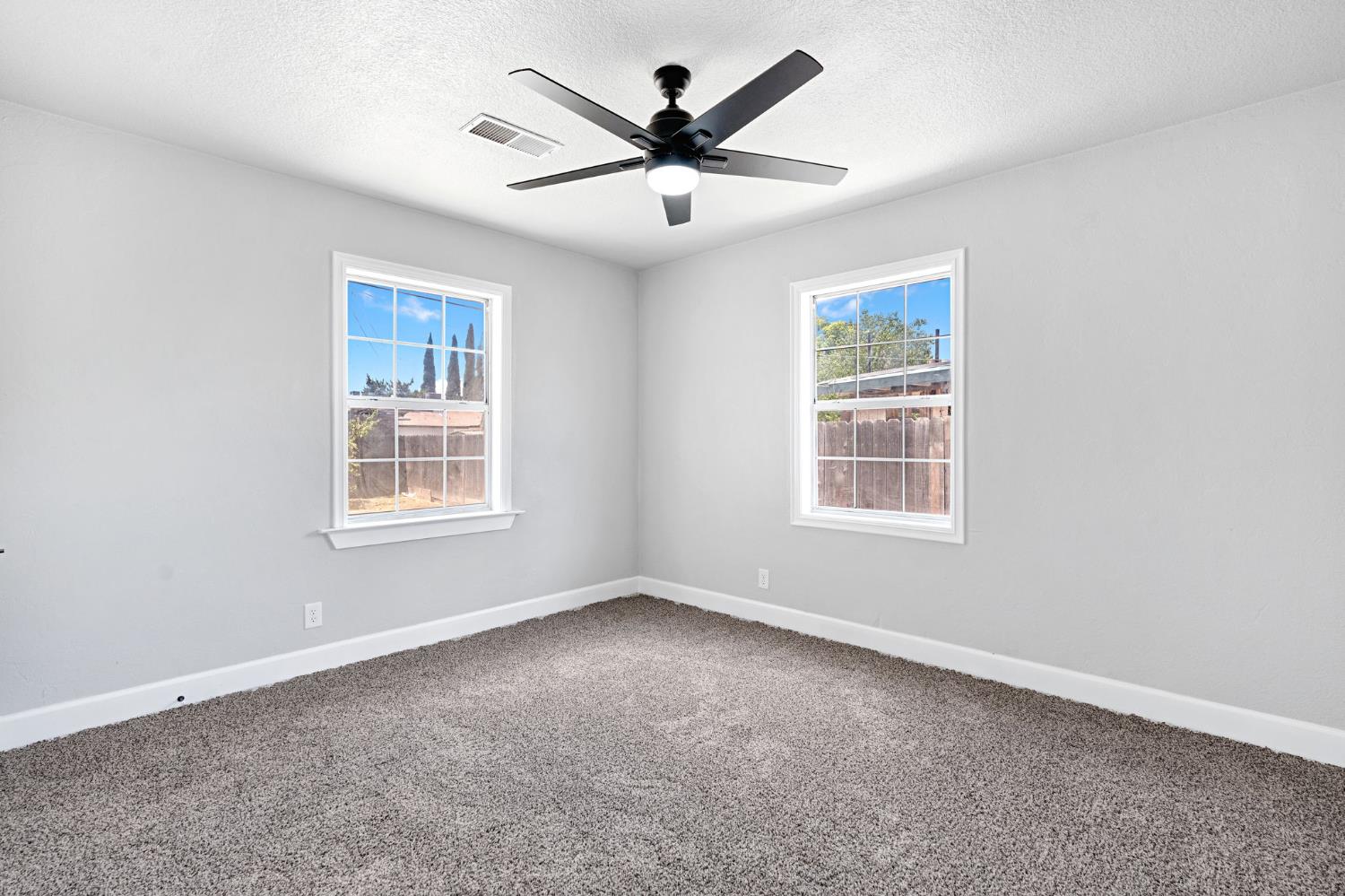 4416 E Curran Dr, Fresno, CA 93703