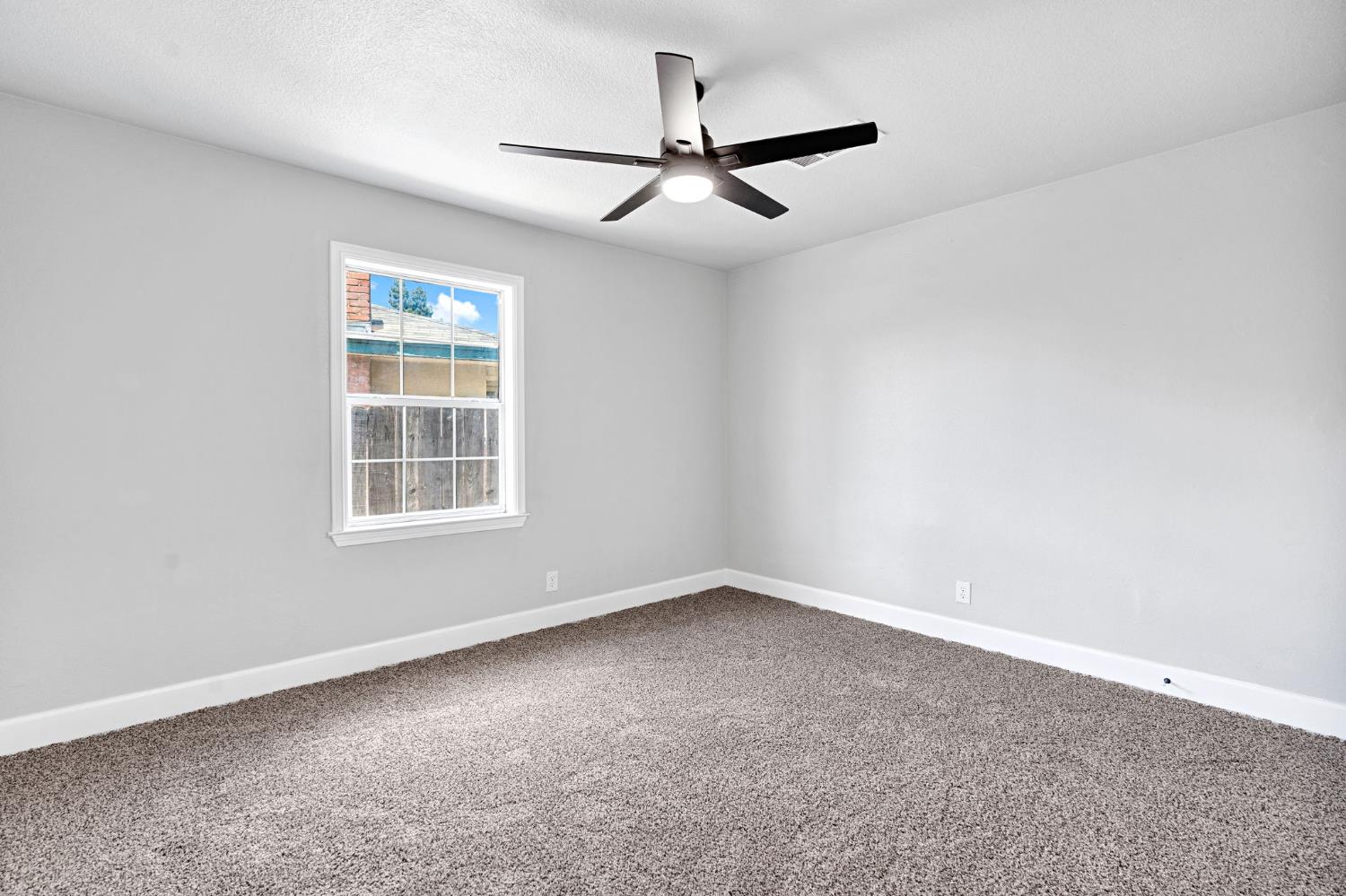 4416 E Curran Dr, Fresno, CA 93703