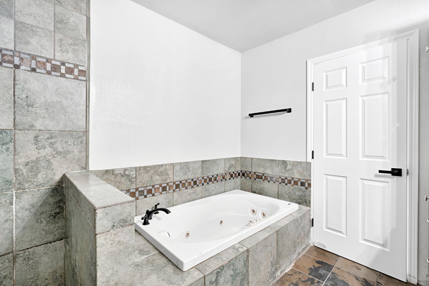 4416 E Curran Dr, Fresno, CA 93703