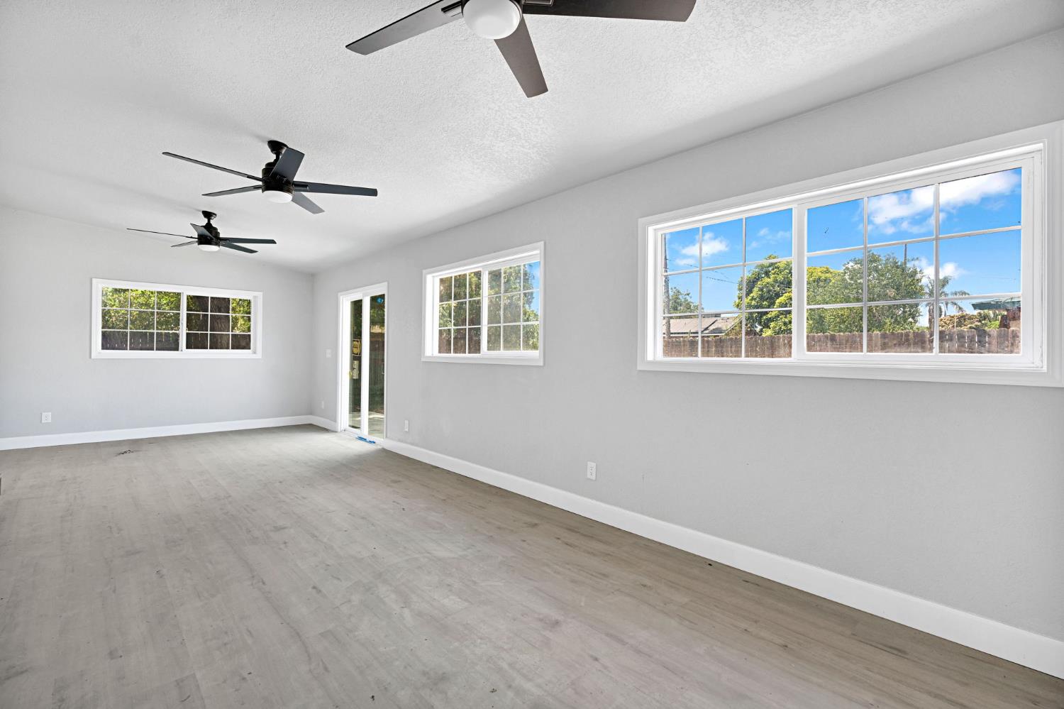 4416 E Curran Dr, Fresno, CA 93703