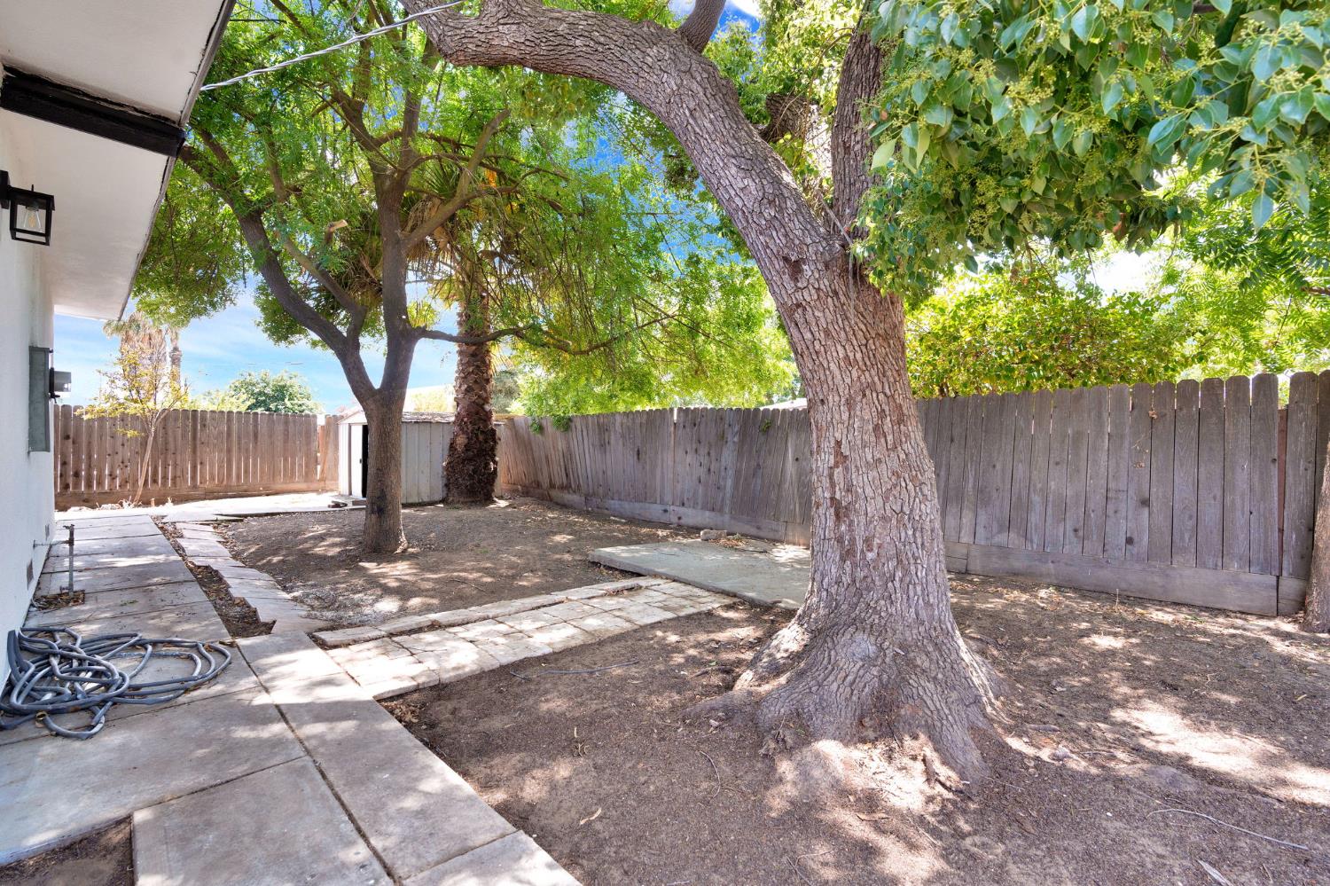4416 E Curran Dr, Fresno, CA 93703