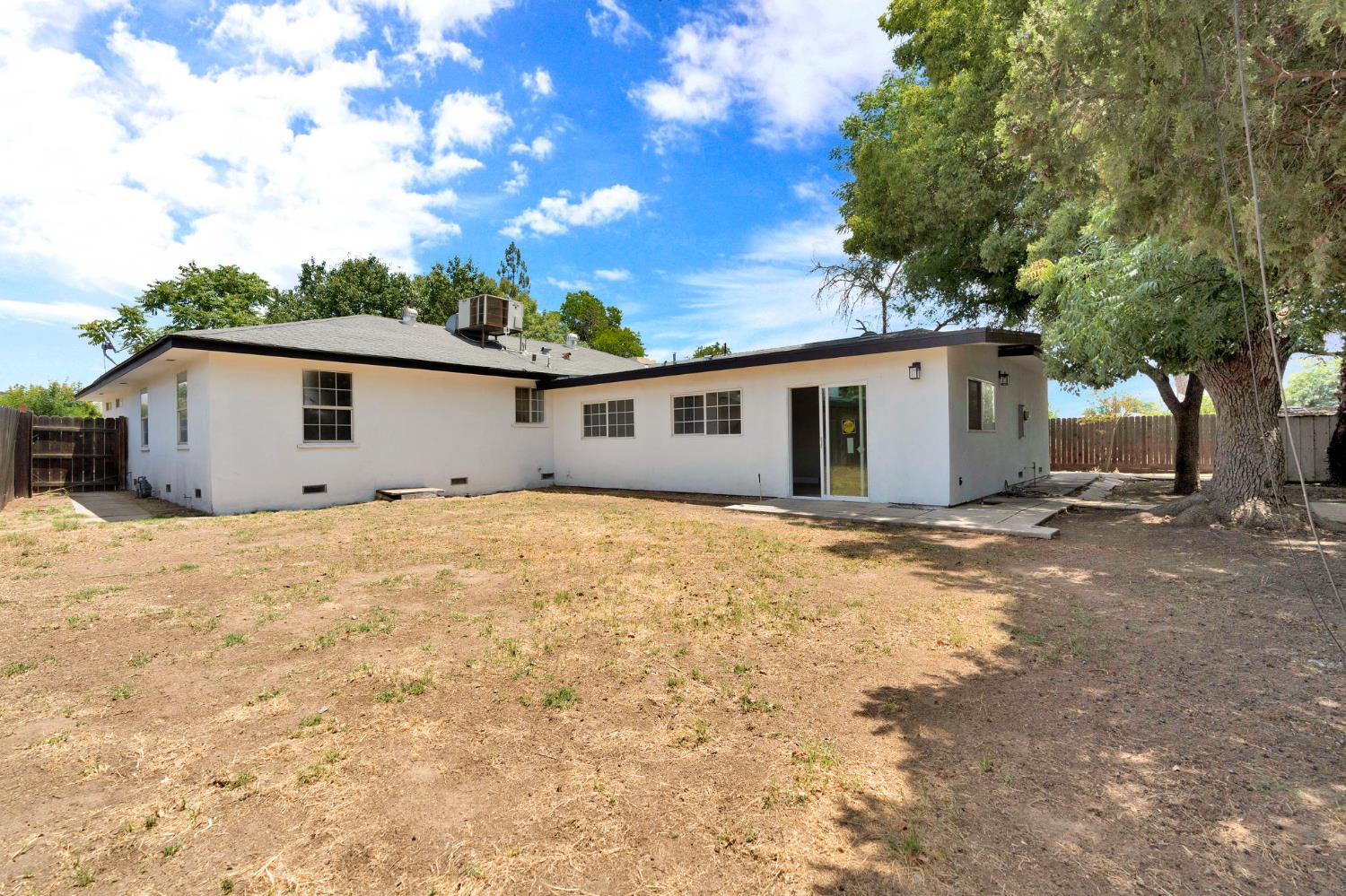 4416 E Curran Dr, Fresno, CA 93703