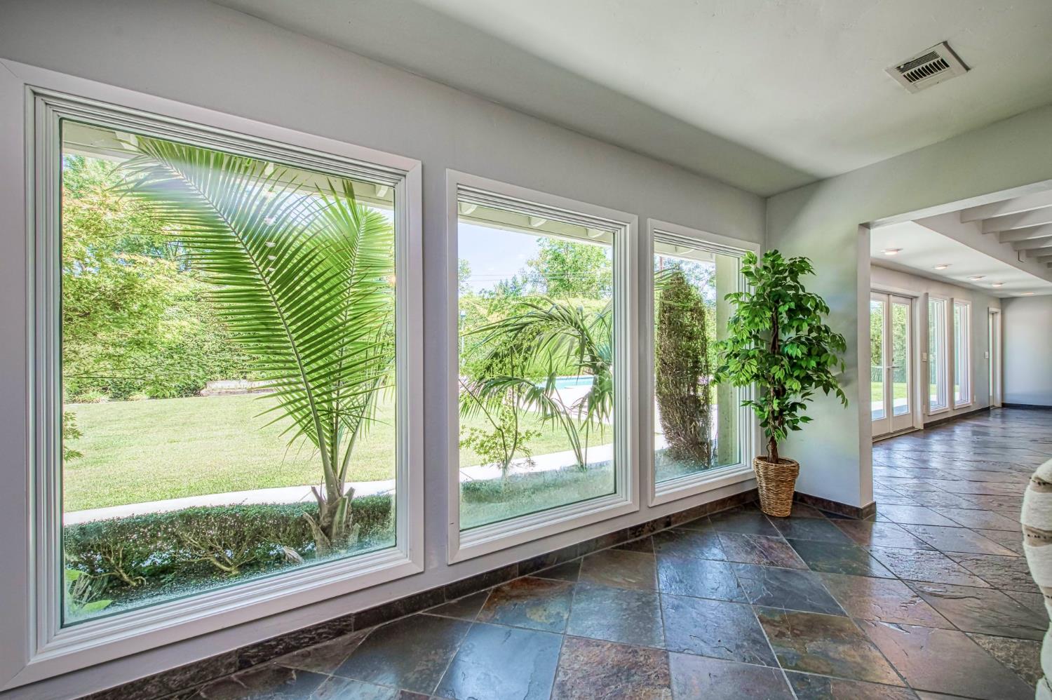 2530 W Dovewood Ln, Fresno, CA 93711