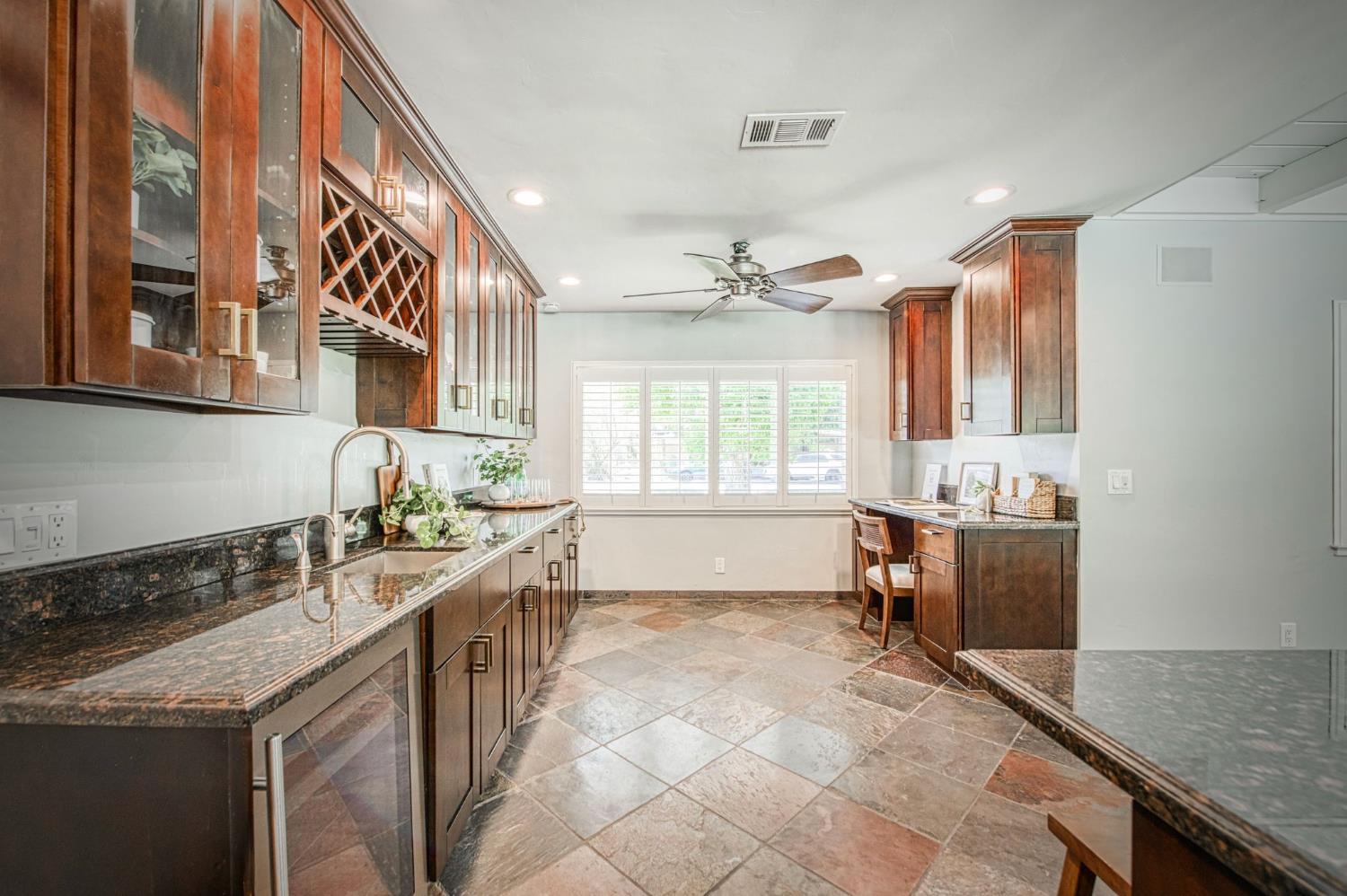 2530 W Dovewood Ln, Fresno, CA 93711