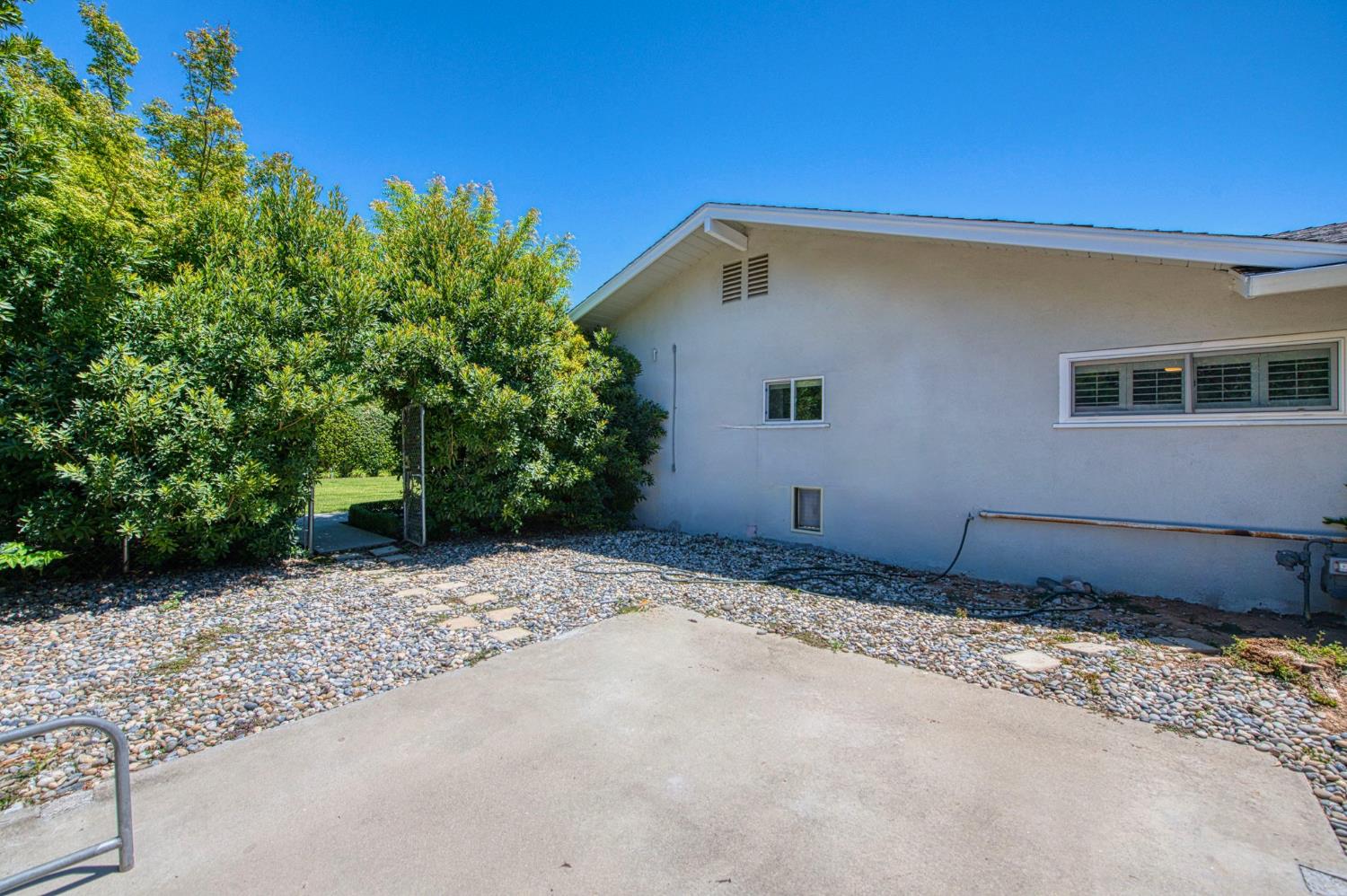 2530 W Dovewood Ln, Fresno, CA 93711