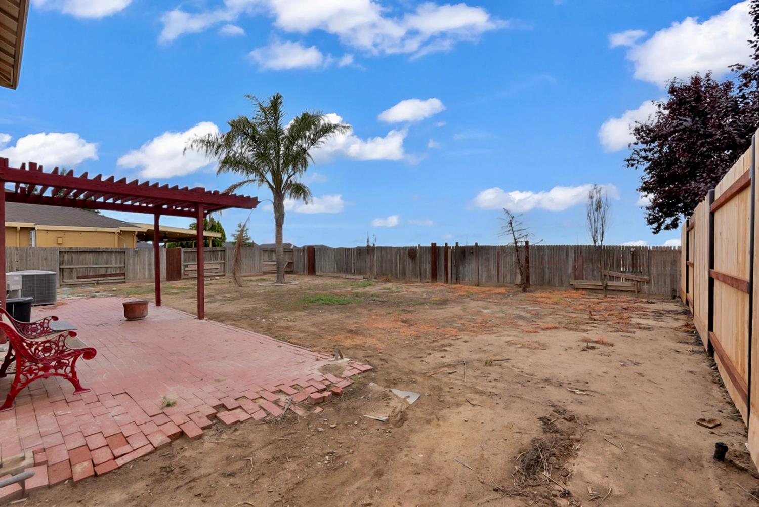 105 Pine St, Chowchilla, CA 93610