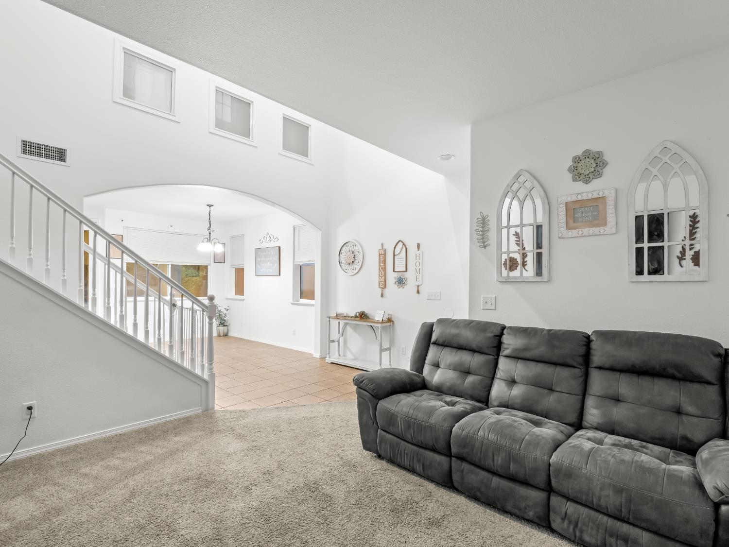 4056 W Pear Tree Ln, Fresno, CA 93722