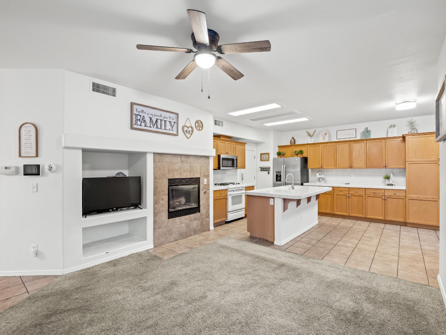 4056 W Pear Tree Ln, Fresno, CA 93722
