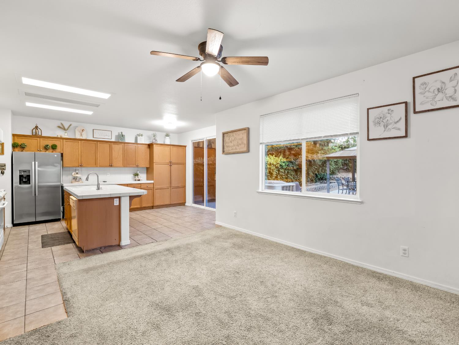 4056 W Pear Tree Ln, Fresno, CA 93722