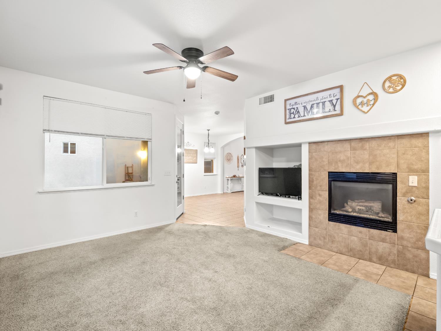 4056 W Pear Tree Ln, Fresno, CA 93722