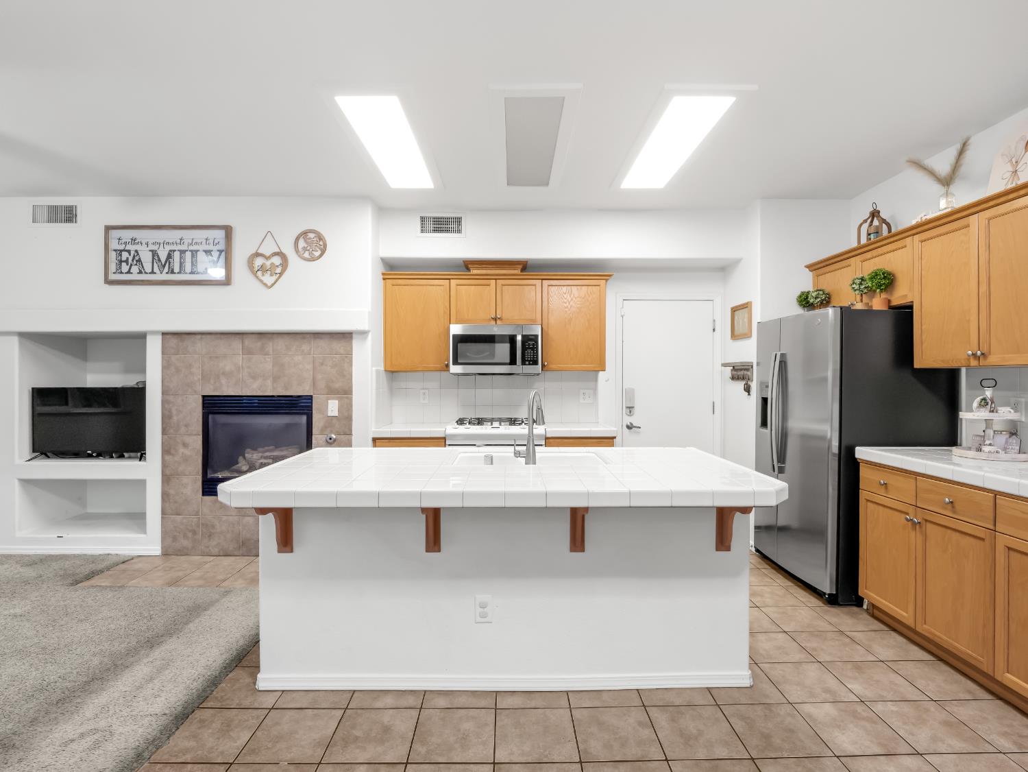 4056 W Pear Tree Ln, Fresno, CA 93722