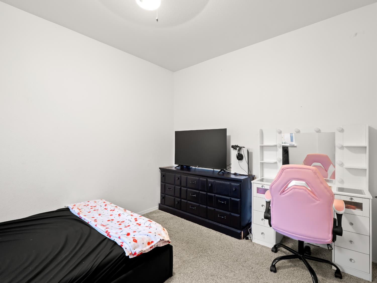 4056 W Pear Tree Ln, Fresno, CA 93722