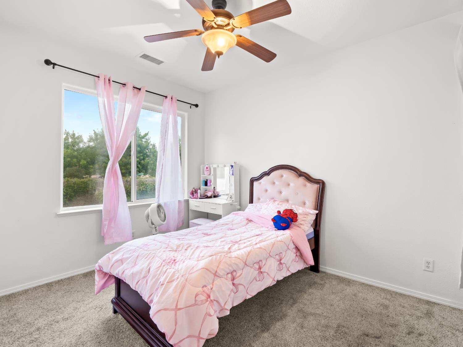 4056 W Pear Tree Ln, Fresno, CA 93722