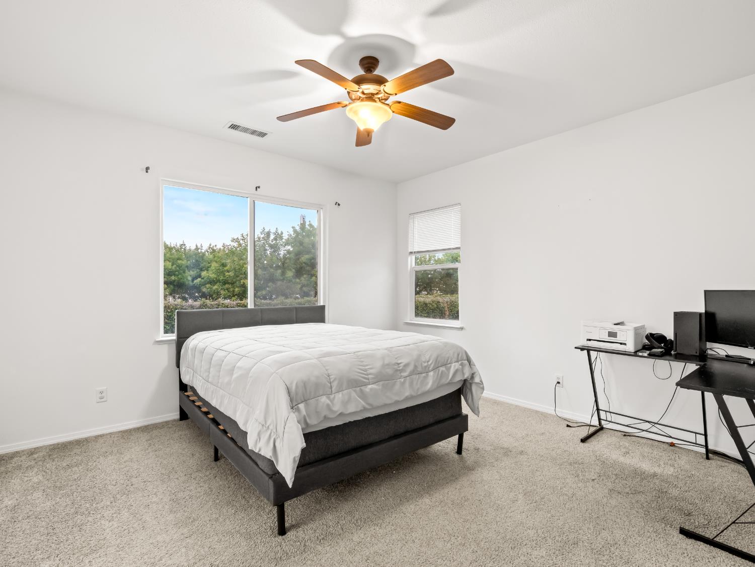 4056 W Pear Tree Ln, Fresno, CA 93722