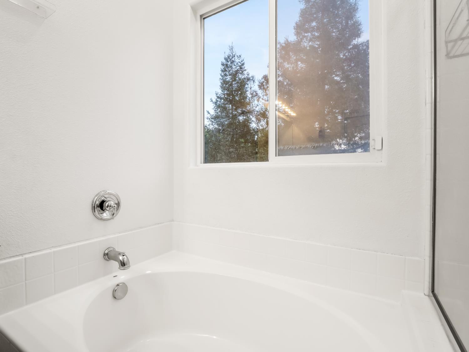 4056 W Pear Tree Ln, Fresno, CA 93722