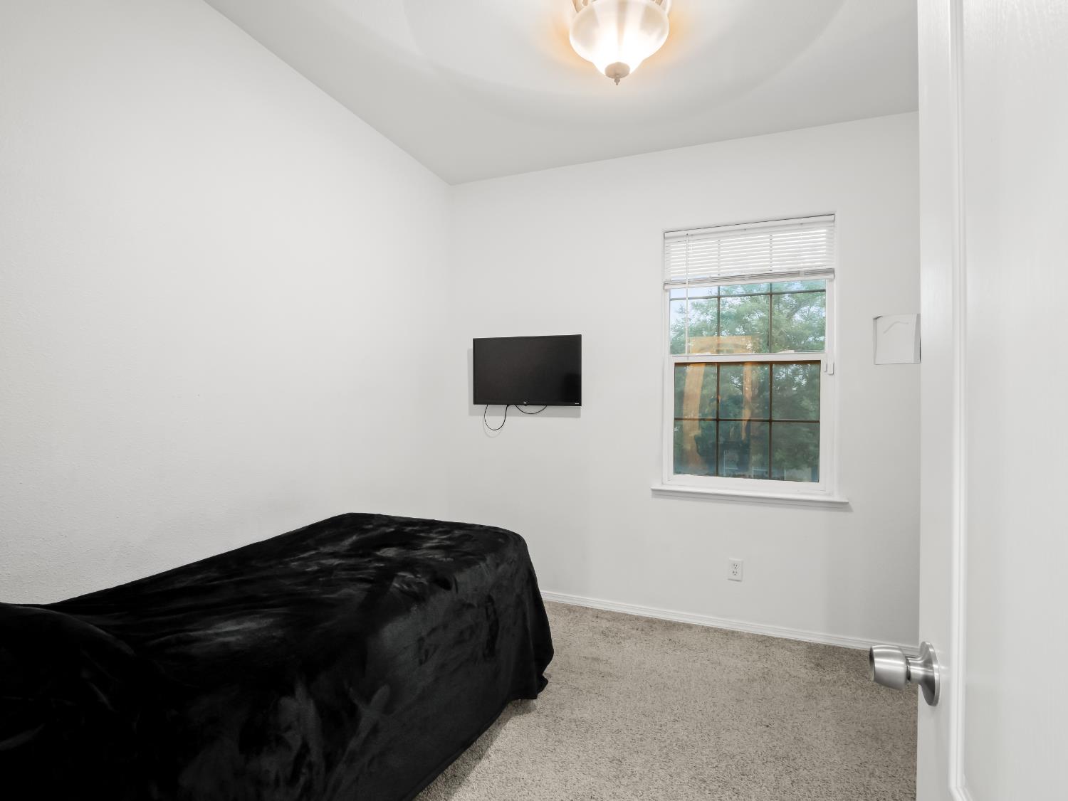 4056 W Pear Tree Ln, Fresno, CA 93722