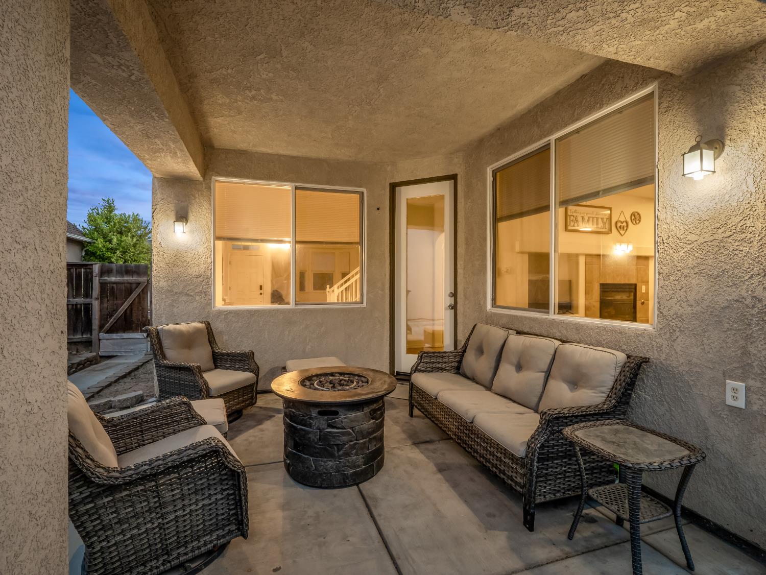4056 W Pear Tree Ln, Fresno, CA 93722