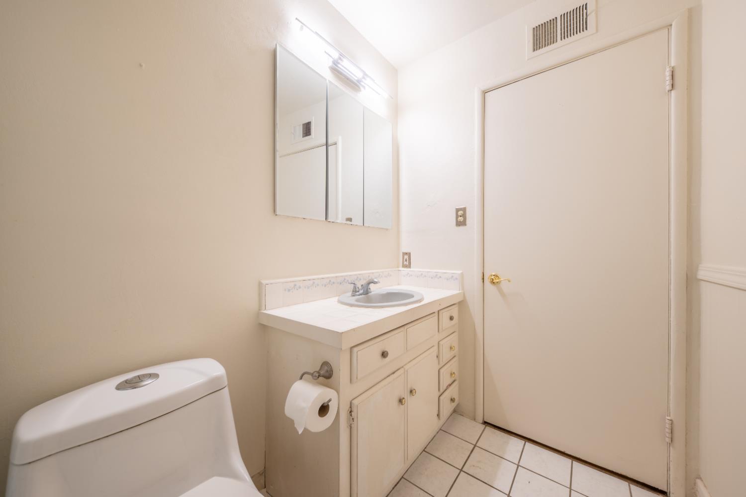 3350 E Griffith Way, Fresno, CA 93726
