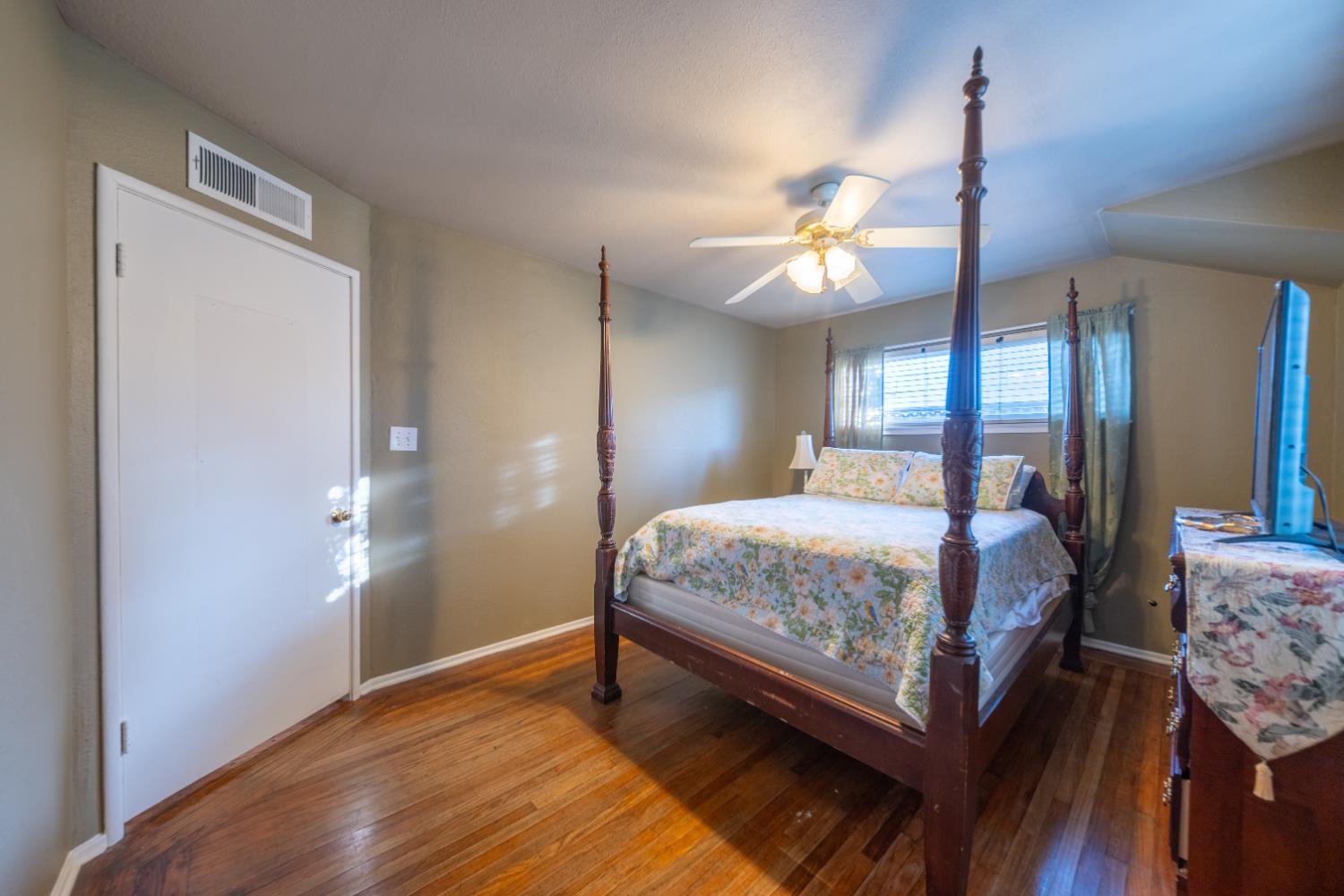 3350 E Griffith Way, Fresno, CA 93726