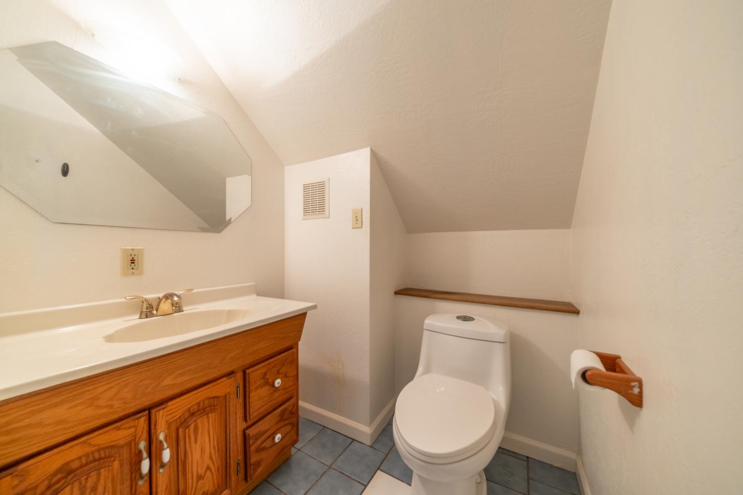 3350 E Griffith Way, Fresno, CA 93726
