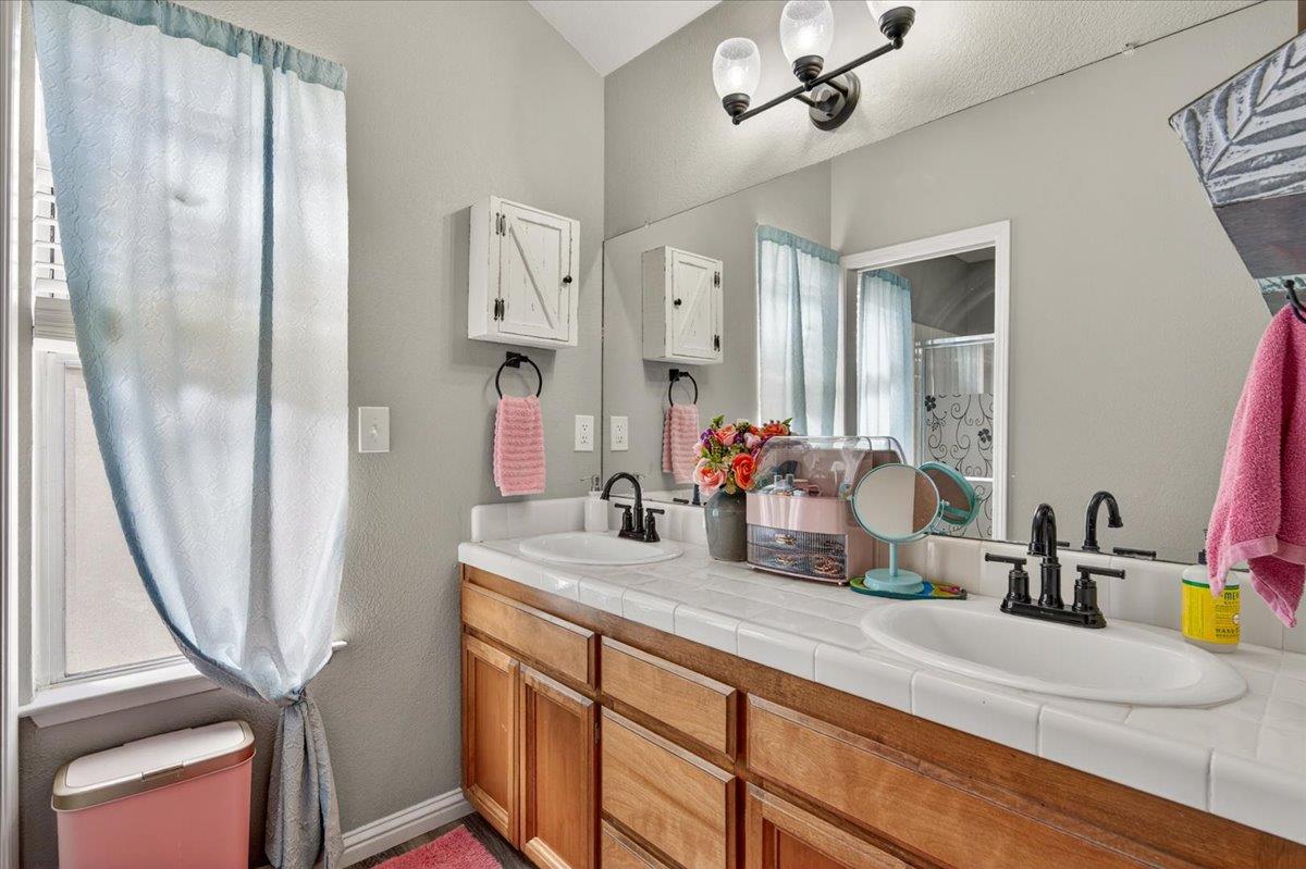 4172 W Regency Ave, Fresno, CA 93722
