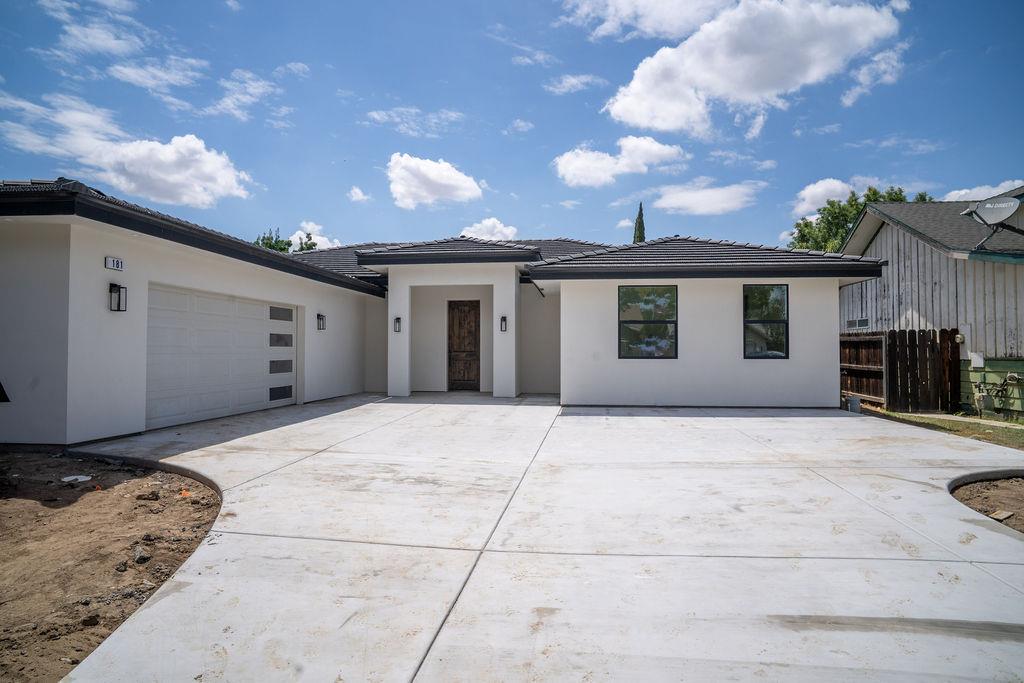 181 Grace Ct, Lemoore, CA 93245