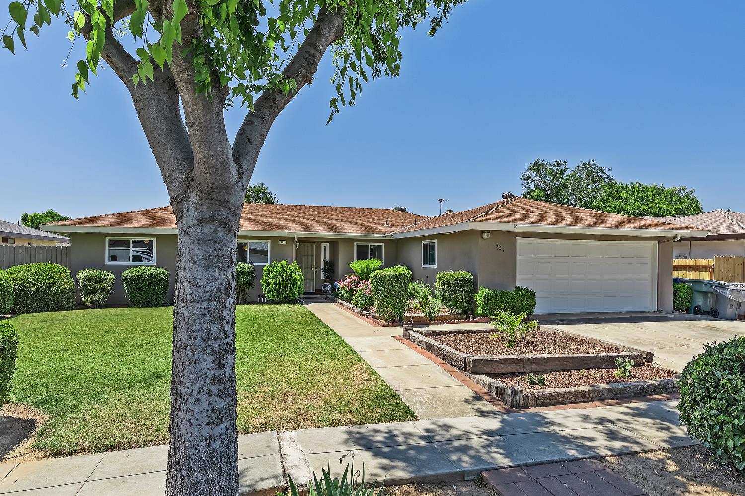 521 E Escalon, Fresno, CA 93711