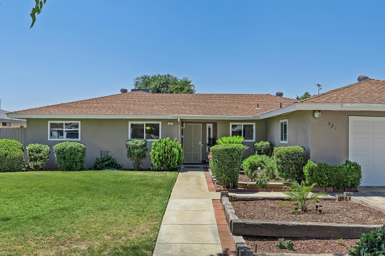 521 E Escalon, Fresno, CA 93711