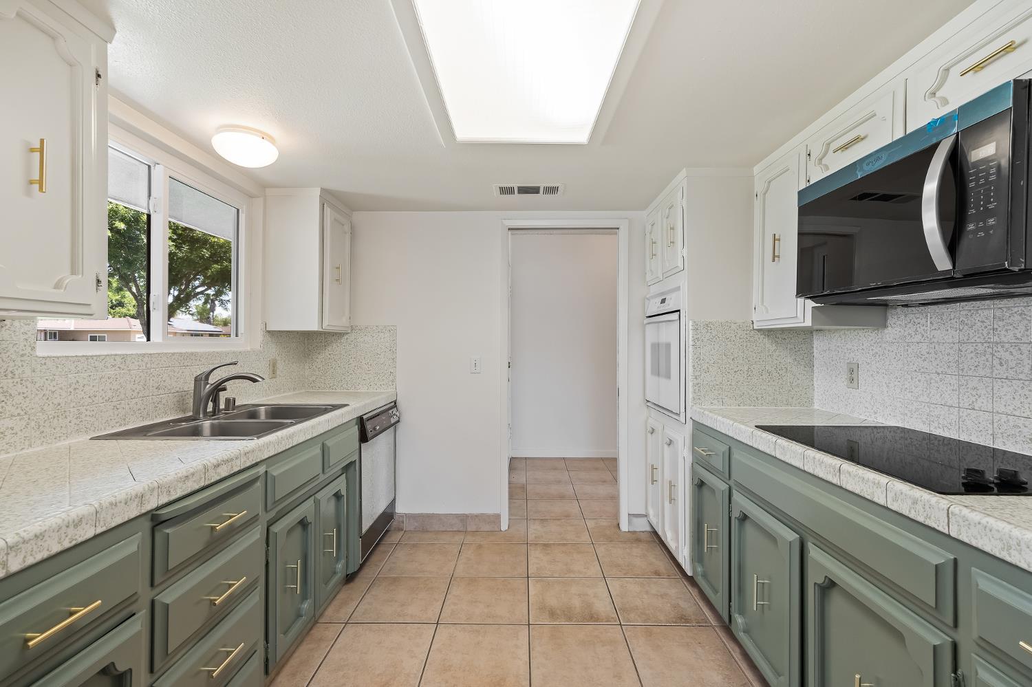 521 E Escalon, Fresno, CA 93711