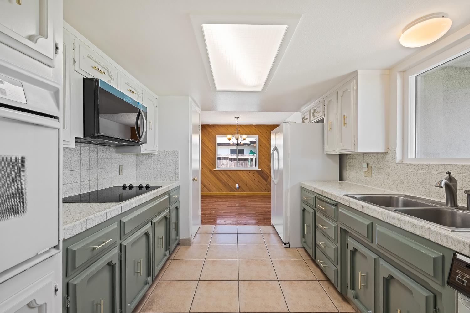 521 E Escalon, Fresno, CA 93711