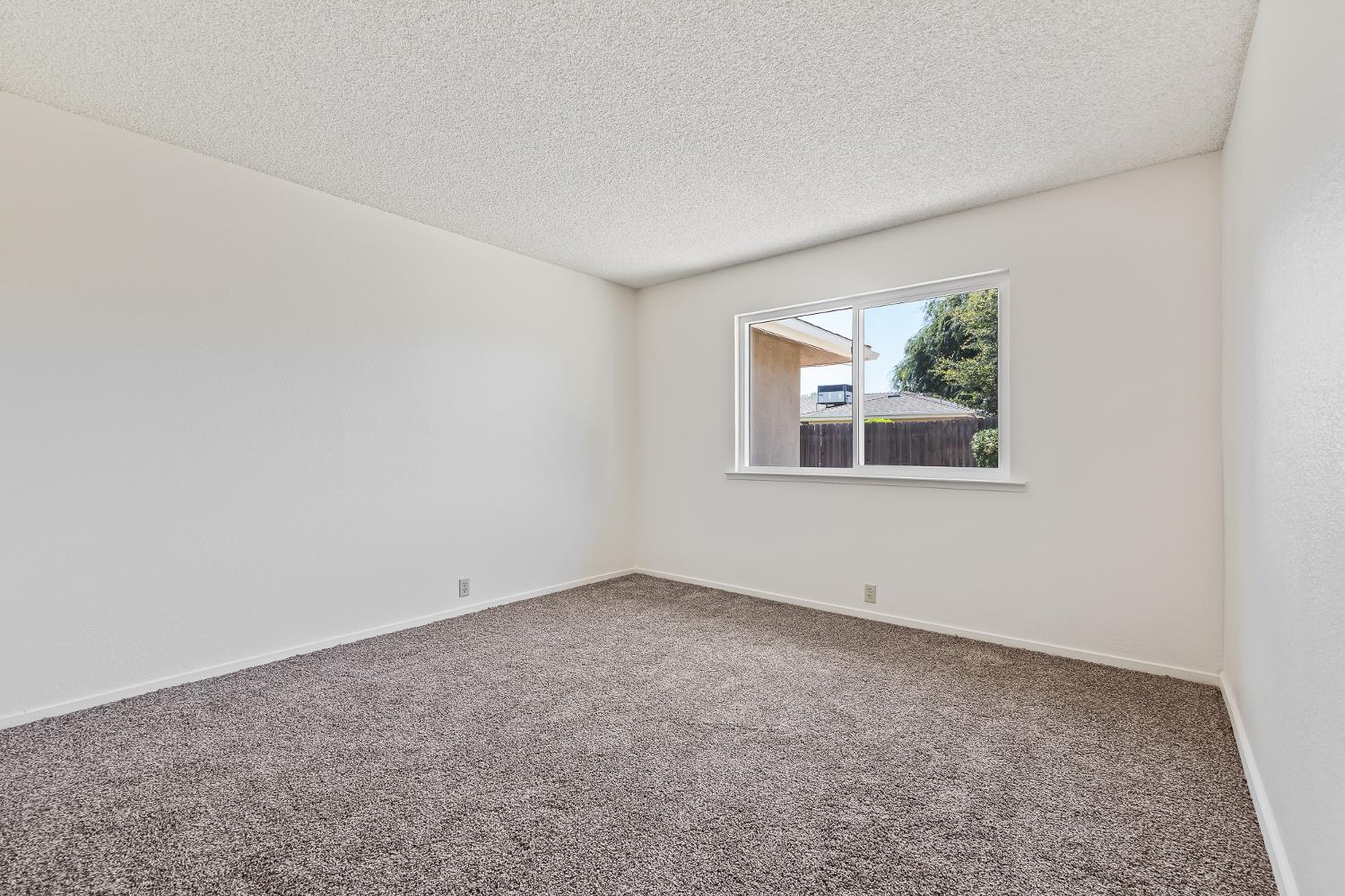 521 E Escalon, Fresno, CA 93711