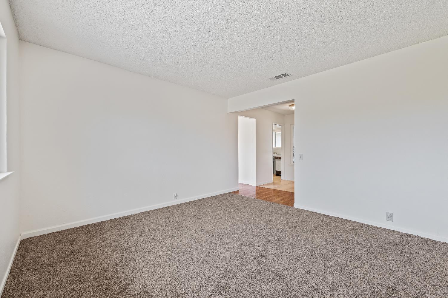 521 E Escalon, Fresno, CA 93711