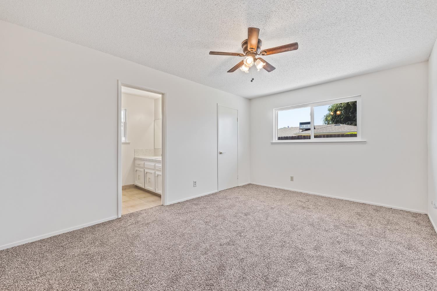 521 E Escalon, Fresno, CA 93711