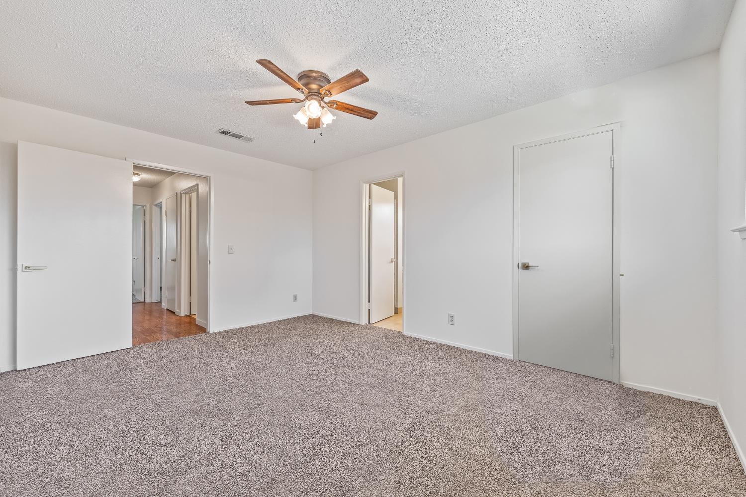 521 E Escalon, Fresno, CA 93711
