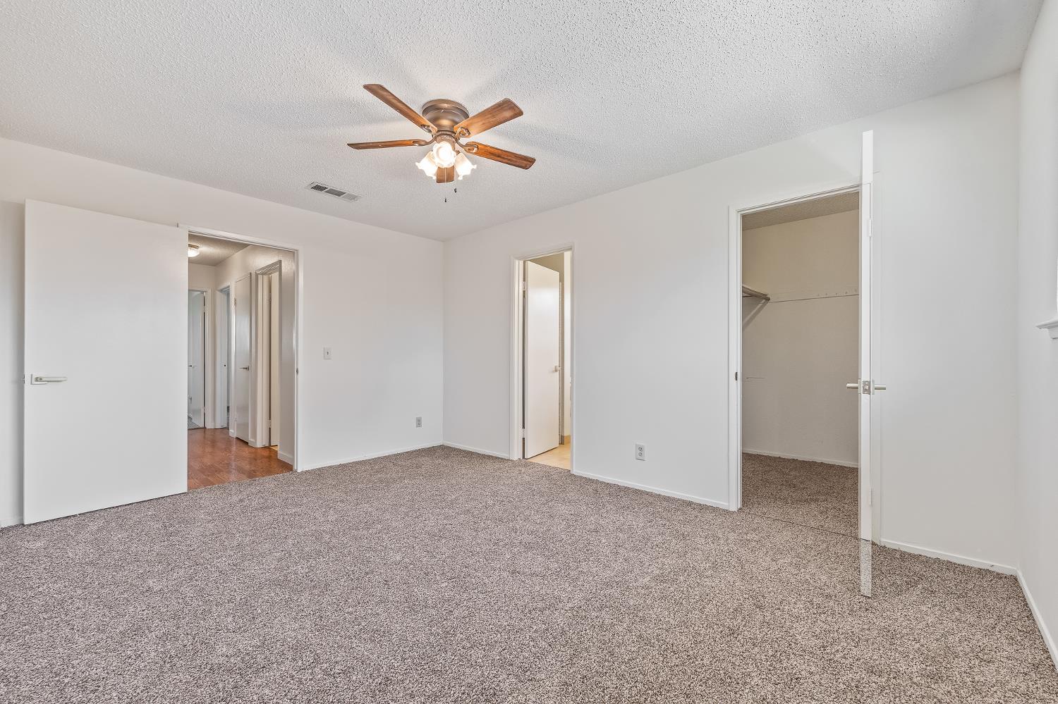 521 E Escalon, Fresno, CA 93711