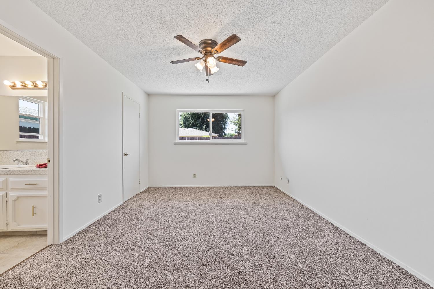 521 E Escalon, Fresno, CA 93711