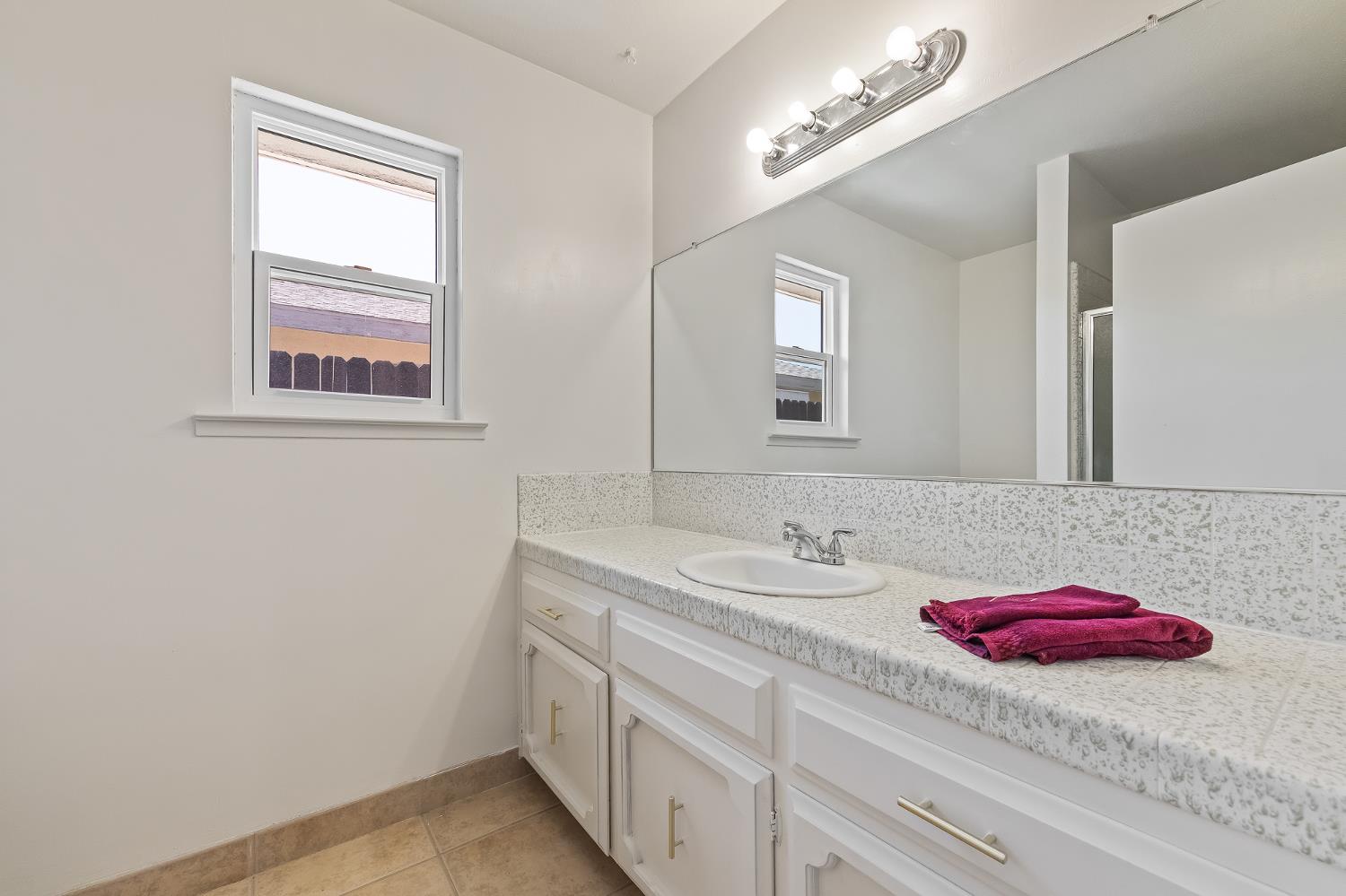 521 E Escalon, Fresno, CA 93711