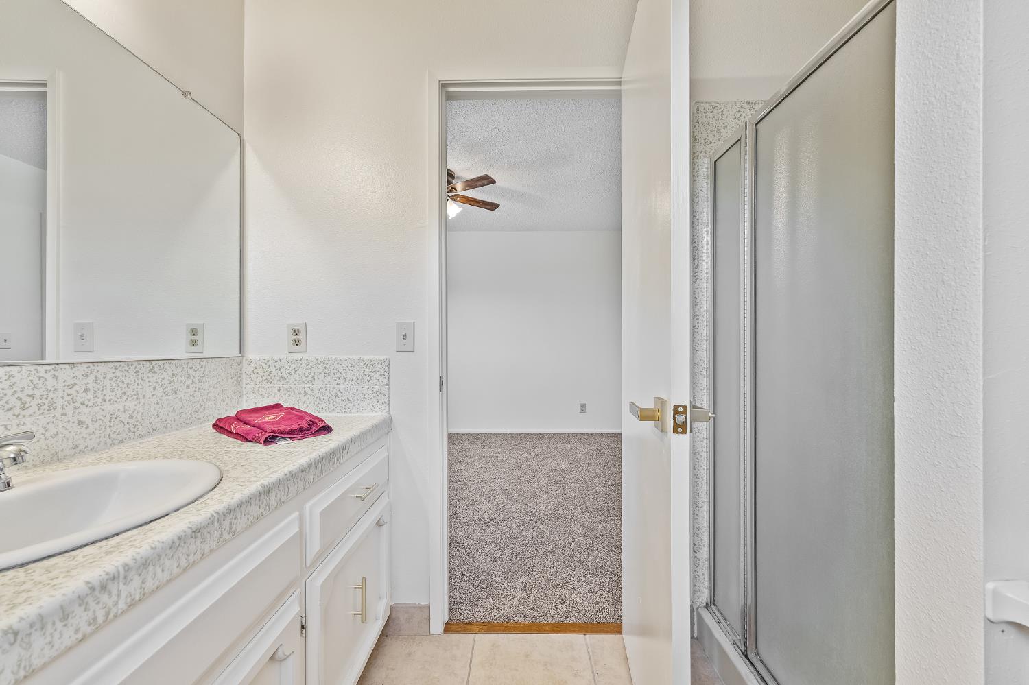 521 E Escalon, Fresno, CA 93711