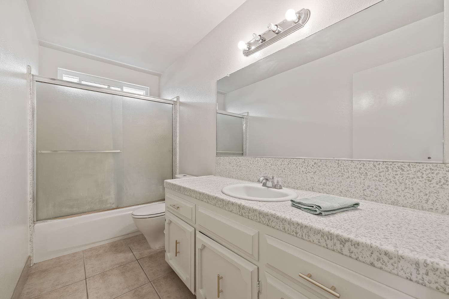 521 E Escalon, Fresno, CA 93711